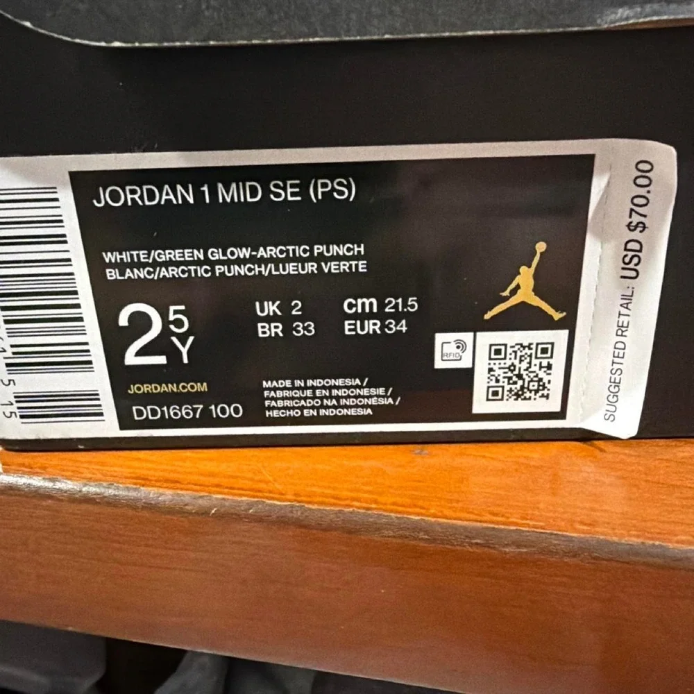 Jordan 1 Mid SE 